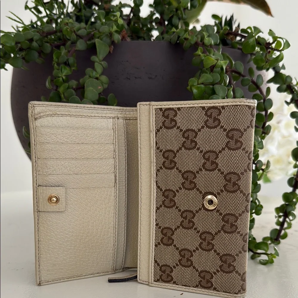 Vintage| Gucci | Beige and Brown Monogram Wallet - Picture 4 of 6